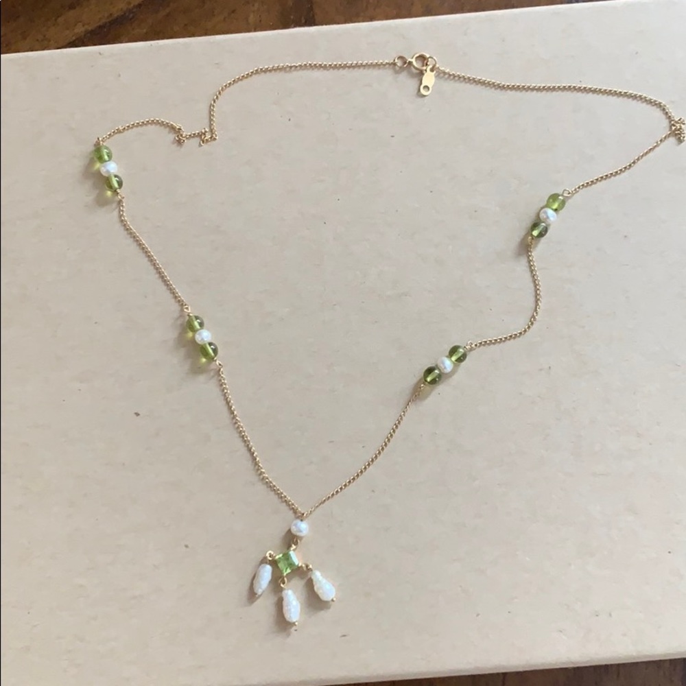 Pearl and light green quartz necklace